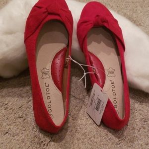 Goldtoe red flats
